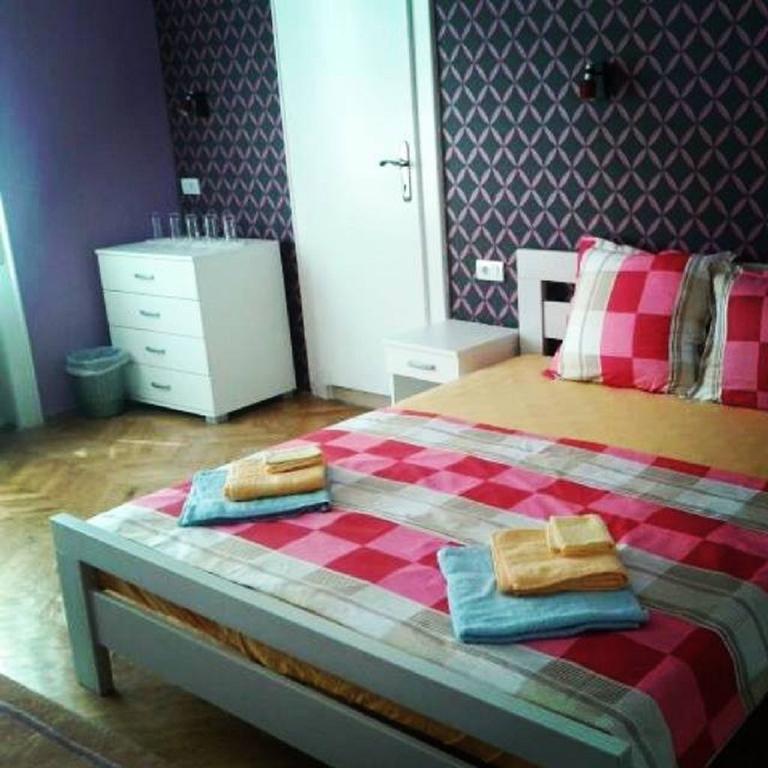 نوفي ساد Family Top Rooms Bela Lada Sobe المظهر الخارجي الصورة