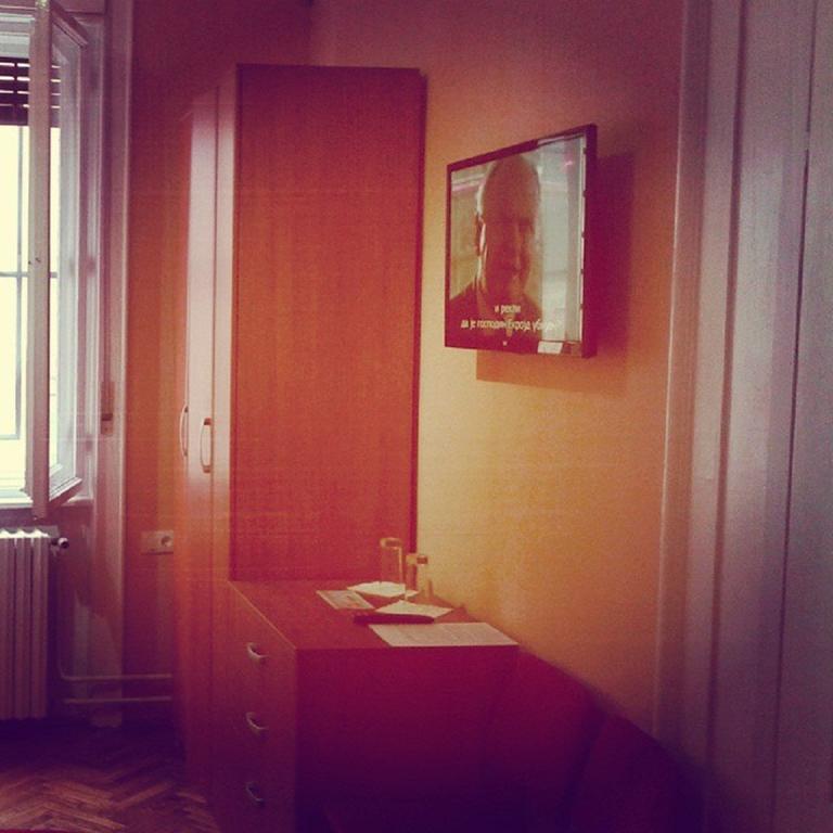 نوفي ساد Family Top Rooms Bela Lada Sobe المظهر الخارجي الصورة