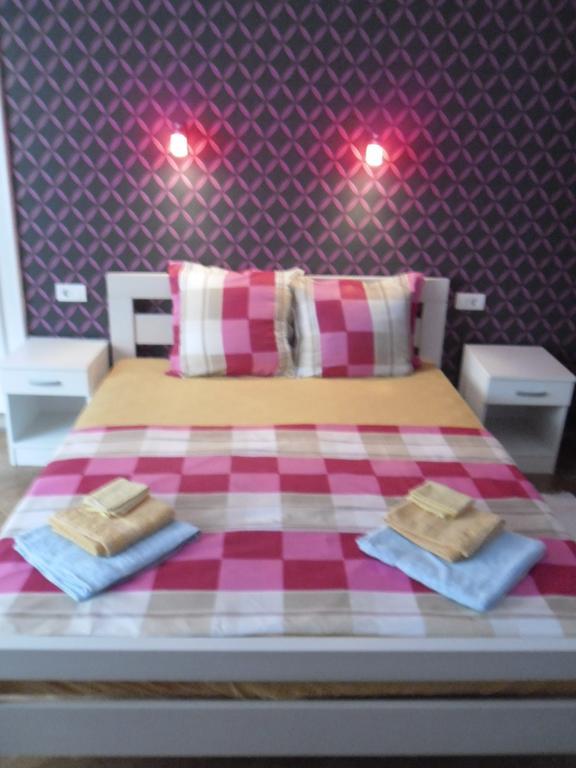 نوفي ساد Family Top Rooms Bela Lada Sobe الغرفة الصورة